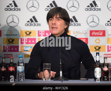 Stuttgart, Deutschland. November 2017. Porträt, Porträt, Portrat, Kopf Bundestrainer Joachim Jogi Loew (Deutschland). GES/ Fussball/ DFB-Pressekonferenz, Köln, 13.11.2017 Fußball/Fußball: Mediaconferenz, Presskonferenz der deutschen Nationalmannschaft, Köln, 13. November 2017 |Nutzung weltweit Credit: dpa/Alamy Live News Stockfoto