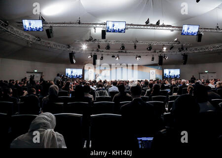 Bonn, Deutschland. 13 Nov, 2017. Gouverneur von Kalifornien, USA, Jerry Brown auf der COP 23 Fidschi Konferenz in Bonn am 12. November 2017. COP 23 ist durch die UN-Rahmenkonvention zum Klimawandel. Fidschi hält Ratsvorsitz über die Konferenz in Bonn. Credit: Dominika Zarzycka/Alamy leben Nachrichten Stockfoto