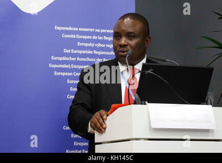 Bonn, Deutschland. 13 Nov, 2017. Erias Lukwago, Oberbürgermeister von Kampala, Uganda Fidschi bei der COP23-Konferenz in Bonn, Deutschland, am 12. November 2017. COP 23 ist durch die UN-Rahmenkonvention zum Klimawandel. Fidschi hält Ratsvorsitz über die Konferenz in Bonn. Credit: Dominika Zarzycka/Alamy leben Nachrichten Stockfoto