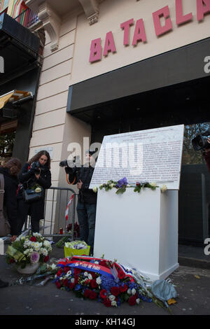 Paris, Frankreich. November 2017. Muslime ehren die Opfer der Terroranschläge in Paris am 13. November 2015. Quelle: Siavosh Hosseini/Alamy Live News Stockfoto