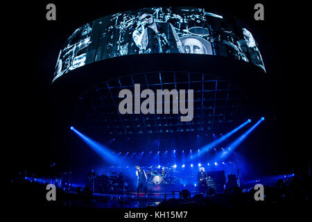 Bologna, Italien. 10.. November 2017. Die englische Rockband Queen stand auf der Bühne, als sie live in der Unipol Arena in Bologna Italien auftreten. Quelle: Roberto Finizio/Pacific Press/Alamy Live News Stockfoto