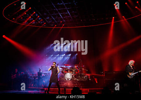 Bologna, Italien. 10. November 2017. Die englische Rockband Queen abgebildet auf der Bühne als Sie leben auf Unipol Arena in Bologna Italien durchführen. Credit: Roberto finizio / Pacific Press/alamy leben Nachrichten Stockfoto