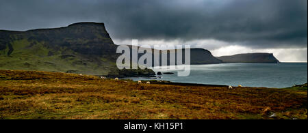 Dunkle Wolken über neist Point auf der Isle of Skye Stockfoto