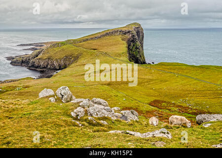 Dunkle Wolken über neist Point auf der Isle of Skye Stockfoto