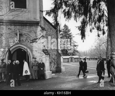 Präsident und Frau John F Kennedy Ansatz St James episkopale Kirche für die Trauerfeier für ehemalige First Lady Eleanor Roosevelt, Hyde Park, NY, 10. November 1962. Foto von Abbie Rowe Stockfoto