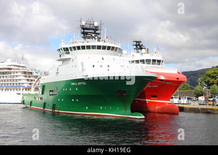 Offshore-versorgungsschiffen, Havila Jupiter und KL Brofjord angedockt Hafen in Bergen, Norwegen Stockfoto