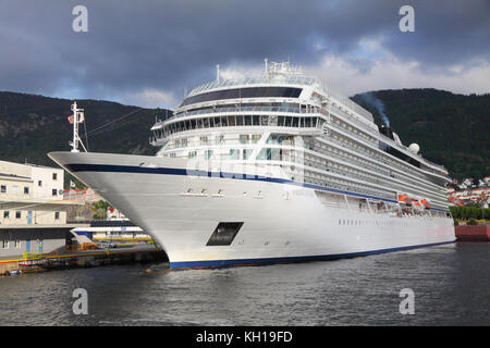 MV Viking Star Kreuzfahrtschiff, von Viking Cruises im Hafen in Bergen, Norwegen Stockfoto