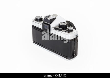 Praktica Super TL 1000 35-mm-Rollfilm Spiegelreflexkamera mit 50 mm Objektiv Pentacon, 1980er Jahre, gegen einen weißen Hintergrund isoliert Stockfoto