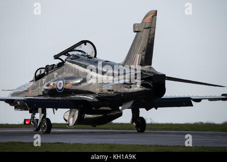 Royal Air Force bae Hawk t2 Flugzeug an Raf Valley in Wales. Stockfoto