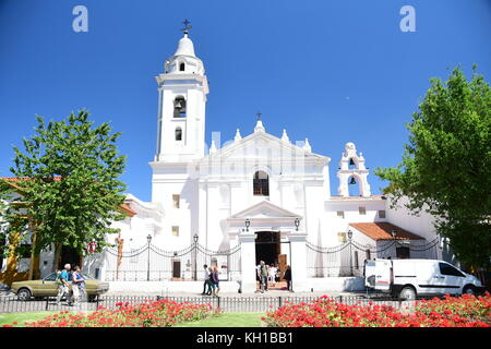 Basilika Nuestra Señora del Pilar Kirche, Buenos Aires, Argentinien auf schöner Frühling Tag mit blauen Himmel im Hintergrund. Stockfoto