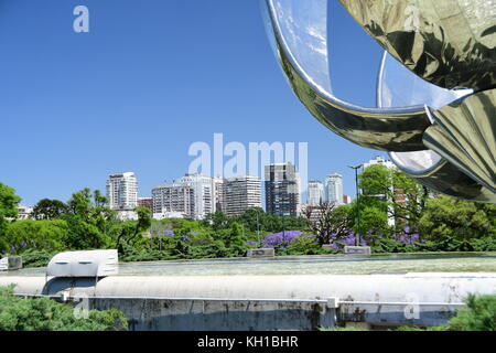 Blick auf floralis Generica in Recoleta, Buenos Aires, Argentinien auf schönen Frühlingstag Stockfoto