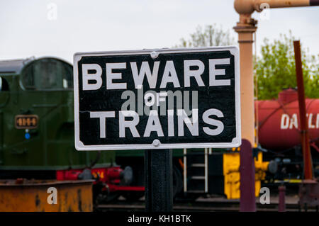 Vorsicht vor Züge, Didcot Railway Centre, Vereinigtes Königreich Stockfoto