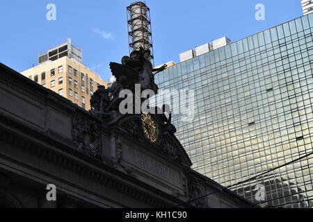 Grand Central Station Glory of Commerce skulpturale Gruppe am Eingang zum Terminal, New York City Stockfoto