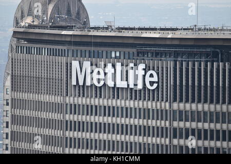 MetLife Building, von der Oberseite des Rockefeller Building, New York City fotografiert. Stockfoto