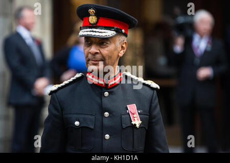 London, Großbritannien. 8. November 2017. Kenneth Olisa OBE, Lord-Lieutenant von Greater London, bereitet sich auf die Ankunft der Königin der Sir Joseph E wieder zu öffnen. Stockfoto