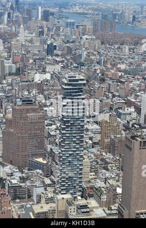 56 Leonard Street, von der Oberseite des One World Trade Center genommen. Sommer in New York City. Stockfoto