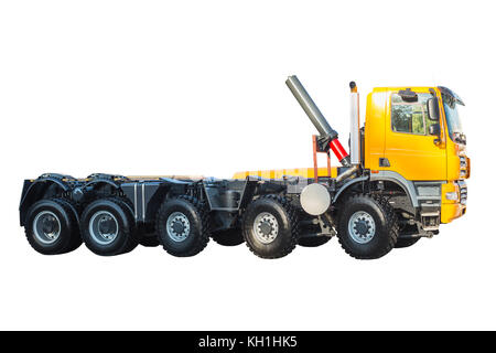 Neues Modell gelb semi Heavy Truck über weißen Hintergrund mit Freistellungspfad Stockfoto