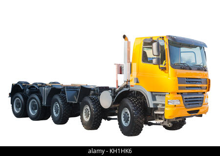 Neues Modell gelb semi Heavy Truck über weißen Hintergrund mit Freistellungspfad Stockfoto