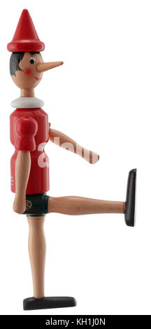 Pinocchio Spielzeug Statue auf weißem Hintergrund Stockfoto