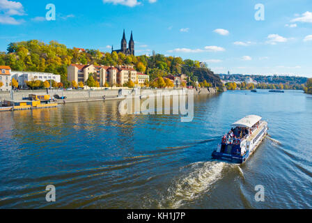 Private Sightseeing Kreuzfahrt Schiff, vor Vysehrad, Prag, Tschechische Republik Stockfoto