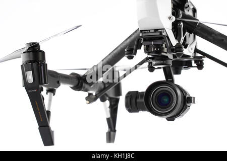 Varna, Bulgarien - 23. April 2016: Bild des DJI Inspire 1 Pro Drohne UAV Quadcopter, der 4K Video- und 16MP Standbilder schießt und von wi gesteuert wird Stockfoto