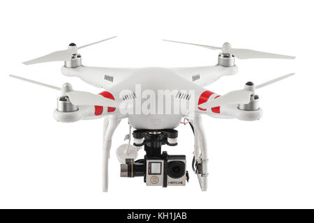 Varna, Bulgarien - 23. April 2016: Bild des Quadcopters DJI Phantom 2 mit Digitalkamera GoPro HERO4 isoliert auf Weiß Stockfoto