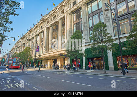 Kaufhaus Selfridges ist eine Ikone Gebäude an der Londoner Oxford Street, das West End. Stockfoto