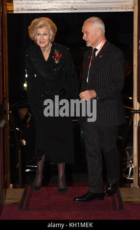 Prinzessin Alexandra kommt zum jährlichen Royal Festival of Remembrance in der Royal Albert Hall in London. Stockfoto