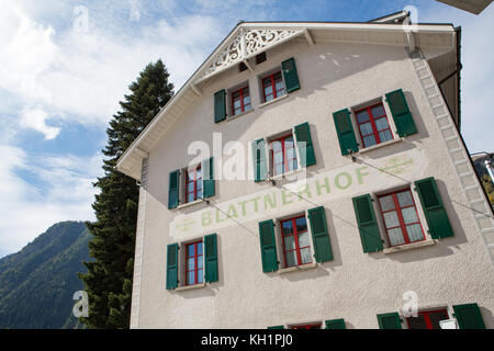 Heiligenhaus, Wallis, Schweiz - SEPT. 28, 2017: Fassade des berühmten blattnerhof Hotel. Stockfoto