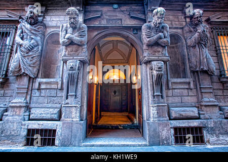 Casa degli Omenoni Eingang in Mailand Stockfoto