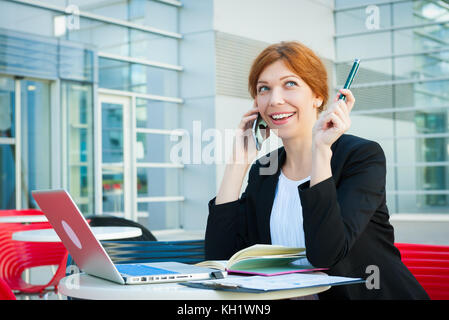 junge Geschäftsfrau arbeiten Stockfoto