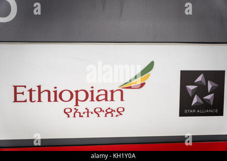 Peking, China - Oktober 2017: ethiopian Airline Logo am Flughafen Peking. Ethiopian Airlines ist die Fluggesellschaft von Äthiopien Stockfoto