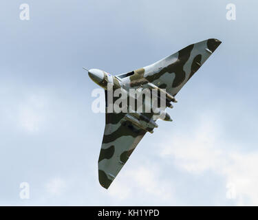 Avro Vulcan XH 558 Kreise Carlisle Airport im Norden von England auf seinem begrüssen die V-Force Tour. XH558 Avro Vulcan war weltweit das letzte fliegende Vulcan. Stockfoto