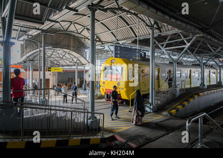 Yogyakarta, Indonesien - Oktober 2017: Bahnhof in Yogyakarta, Jawa, Indonesien. yogyakarta in zentralen Jawa befindet und von vielen besucht. Stockfoto