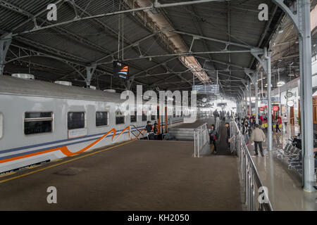 Yogyakarta, Indonesien - Oktober 2017: Bahnhof in Yogyakarta, Jawa, Indonesien. yogyakarta in zentralen Jawa befindet und von vielen besucht. Stockfoto