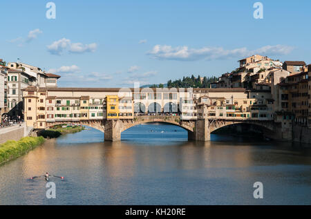 Der Ponte Vecchio alte Brücke über den Fluss Arno - Florenz, Toskana, Italien Stockfoto