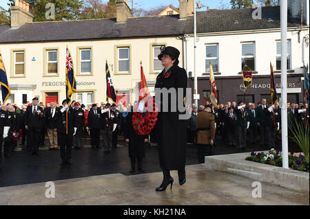 Dup-Chef arlene Foster legt einen Kranz am Kriegerdenkmal während Veranstaltungen der 12 Opfer der Erinnerung Sonntag der Bombenanschlag der IRA 1987 Angriff in Enniskillen, co Fermanagh. Stockfoto