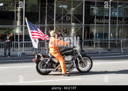 Jährliche Veterans Day Parade auf der Fifth Avenue, New York, USA Stockfoto