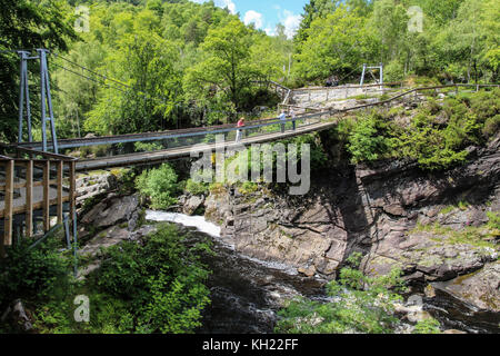 Der viktorianische Hängebrücke über den Fluss Droma an corrieshalloch Gorge National Nature Reserve, Scottish Highlands Stockfoto