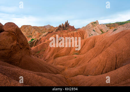 Bunte Felsformationen in skaska aka Märchen Canyon, Kirgisistan Stockfoto