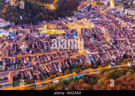 Brasov, Rumänien. Luftaufnahme der Schwarzen Kirche und die Altstadt. Stockfoto