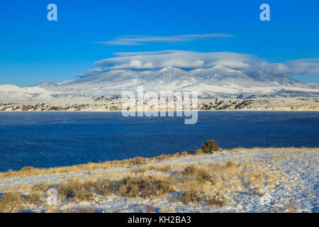 Canyon Ferry Lake und den Großen Belt Berge im Winter in der Nähe von Winston, Montana Stockfoto