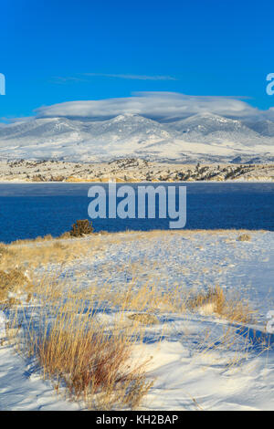 Canyon Ferry Lake und den Großen Belt Berge im Winter in der Nähe von Winston, Montana Stockfoto