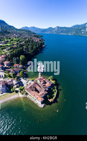 Lierna - Kleines Dorf von Comer See (Luftbild) Stockfoto