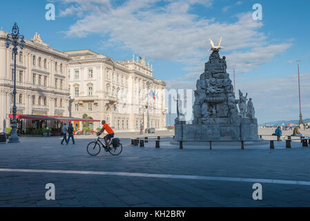 Triest Italien, mit Blick auf die Piazza Unita d'Italia im Zentrum der Stadt von Triest, Italien. Stockfoto