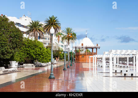 Die Arrecife Waterfront an der Avenida La Marina, auf der Insel Lanzarote. Stockfoto