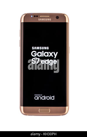 Varna, Bulgarien - 09. März 2016: Studioaufnahme eines goldenen Samsung Galaxy S7 Edge Smartphones, mit 12 MP, f 1,7, 26mm Kamera, Quad-Core 2,6 GHz und 1440 Stockfoto