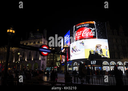 Die ikonischen Piccadilly Lichter, wissen jetzt, wie die Kurve, High-tech, state-of-the-art, Upgrade mit der größten LED-Display in Europa gehabt haben. Stockfoto