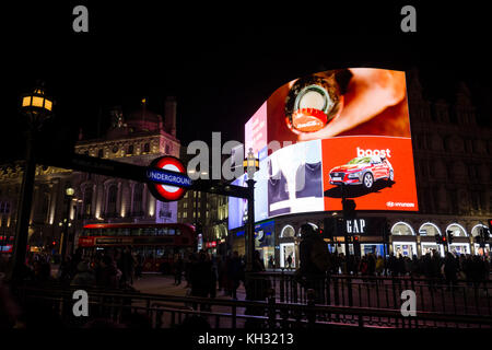 Die ikonischen Piccadilly Lichter, wissen jetzt, wie die Kurve, High-tech, state-of-the-art, Upgrade mit der größten LED-Display in Europa gehabt haben. Stockfoto