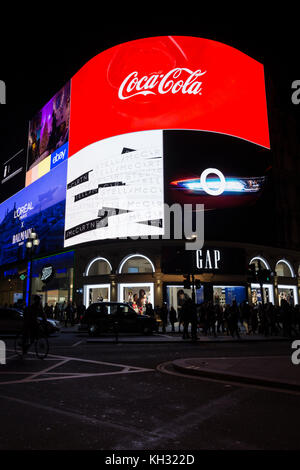 Die ikonischen Piccadilly Lichter, wissen jetzt, wie die Kurve, High-tech, state-of-the-art, Upgrade mit der größten LED-Display in Europa gehabt haben. Stockfoto